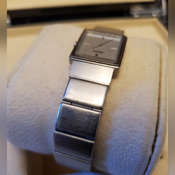 Vintage Seiko SS Square Dial Watch - Picture 8 of 13